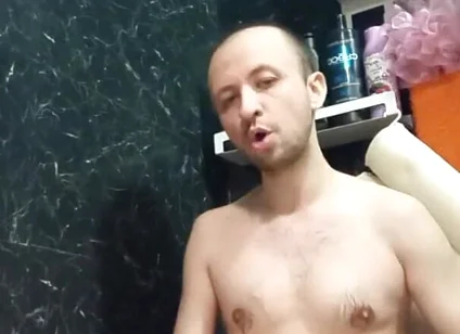 A Naked Man Jerks off His Big Dick in the Bathroom.