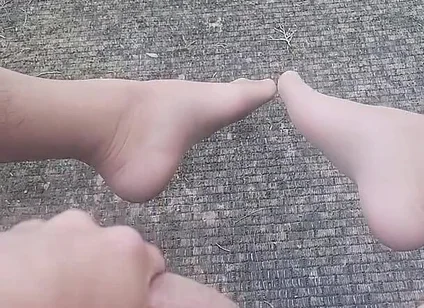 Cumming Hard Outdoors in Nylons