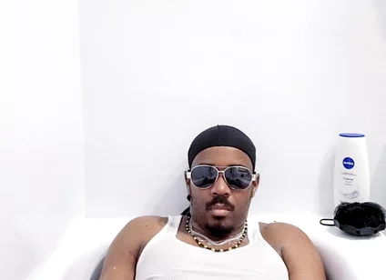 I Wash My Body in the Bath (3) (2025)