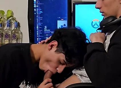 I Wanted Dick So I Teased My Boyfriend While He Was Playing