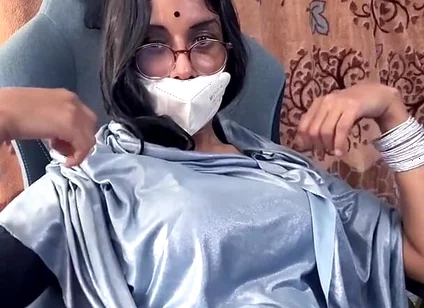 Crossdresser Jerk off in Saree
