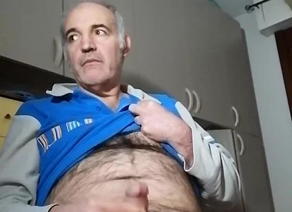 A Nice Cumshot Before Going to Sleep!