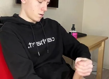 18 and Horny: Twink's Sticky Load Explosion