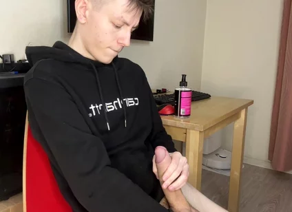 18 and Horny: Twink's Sticky Load Explosion
