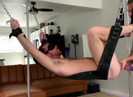 Gym Hookup: Newcomer Luke Hudson Fists Alex Hawk