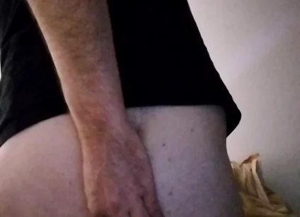 Discret Masturbation with a Toy in My Ass
