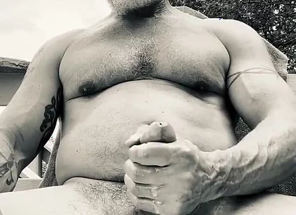 B&w Outdoor Bate