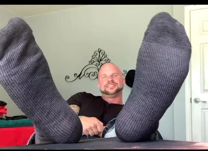 ‪why Are My Feet so Ticklish in Dress Socks?