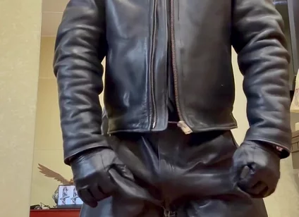 Leather Cop Kinkysirius in Full Leather Staged a Leather Striptease