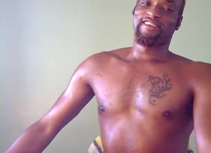 Kennie Jai Gets Ready for the Beach
