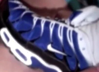 Arab slut submissed to the sneakers of his 2 friends