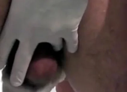 Young striagt used at the clicni by the doctor
